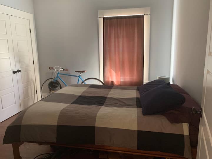 2 - ра спалня, легло в пълен размер