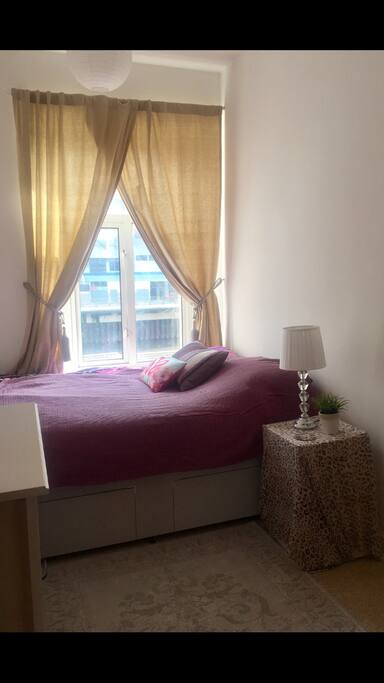 Double bed - river view - opposite the stadium