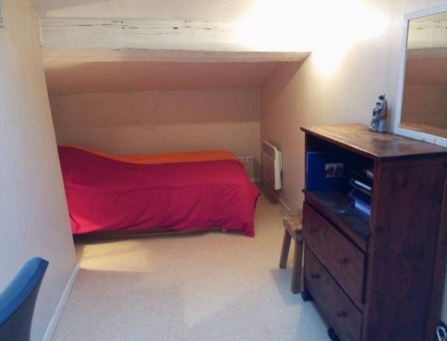 Chambre 2 : 1 lit double