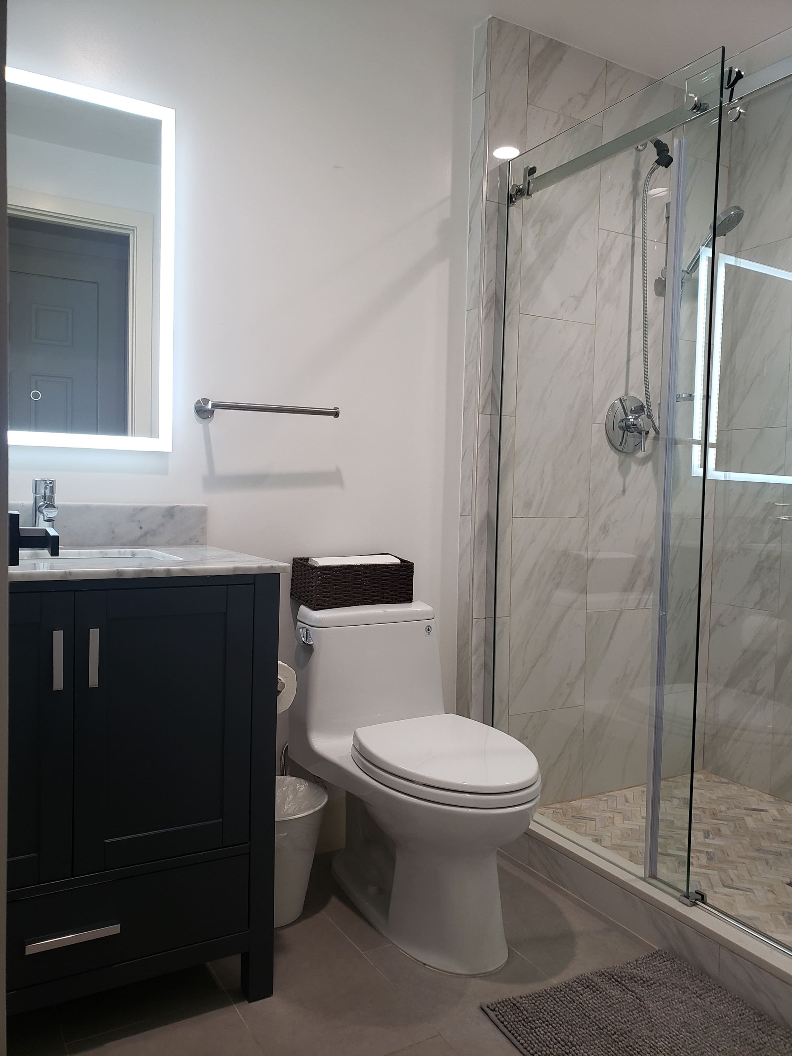 Cheerful 3Br2Ba • Sunny patio • Big Screen Movie - Image 15