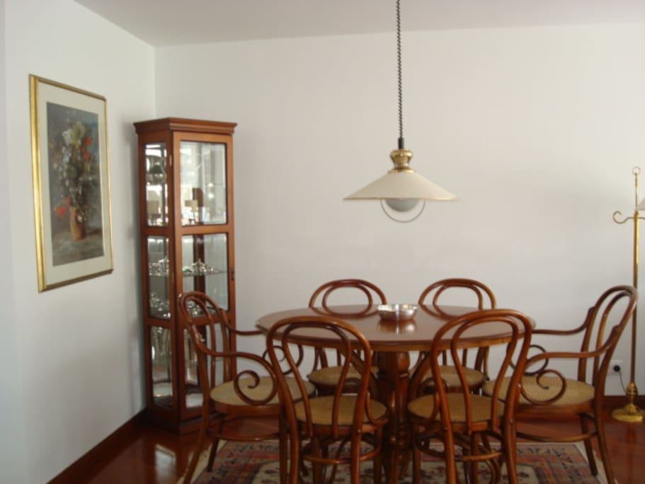 Confortable living/dining space with hardwood floors