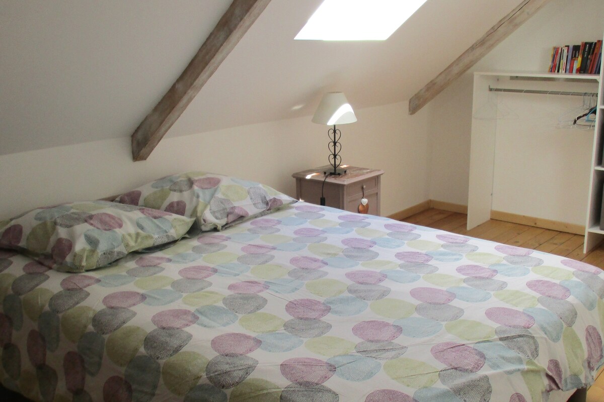 楼上2号卧室
1 x 140 x 190床