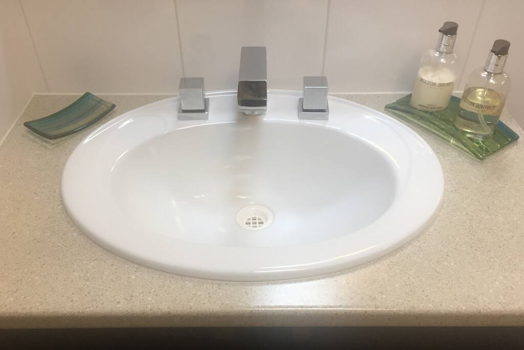 Exclusive use of modern bathroom with complimentary toiletries & towels