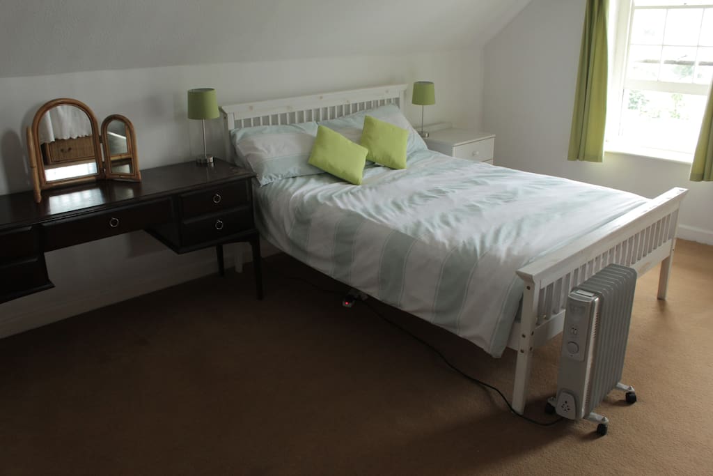 Guest bedroom with double bed