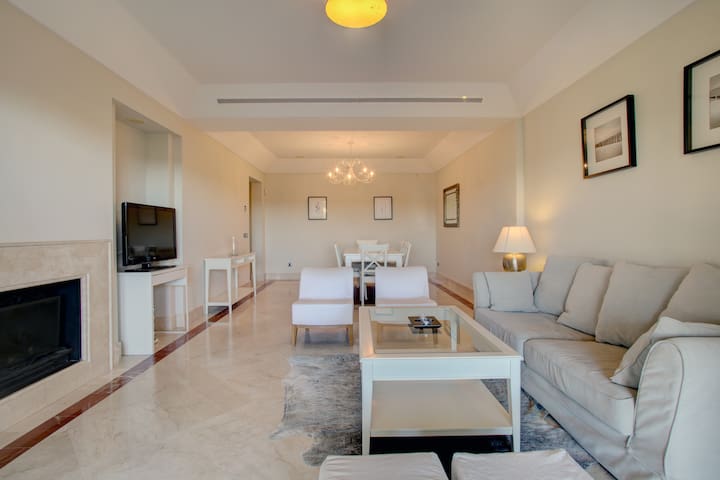 Modern 3 bedroom apartment in exclusive marina