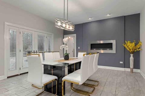Luxury Bliss: Opulent 5BR/3.5BA Delightful Escape