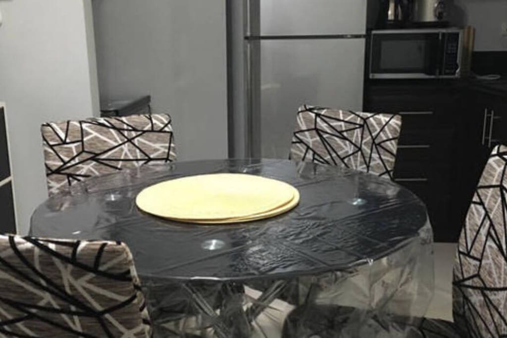 4 seater dinning set