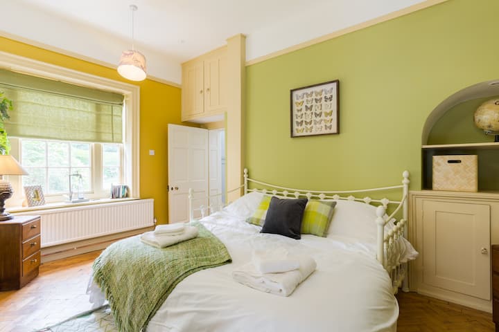 ground floor bedroom 8 with en-suite shower room - super-king or twin