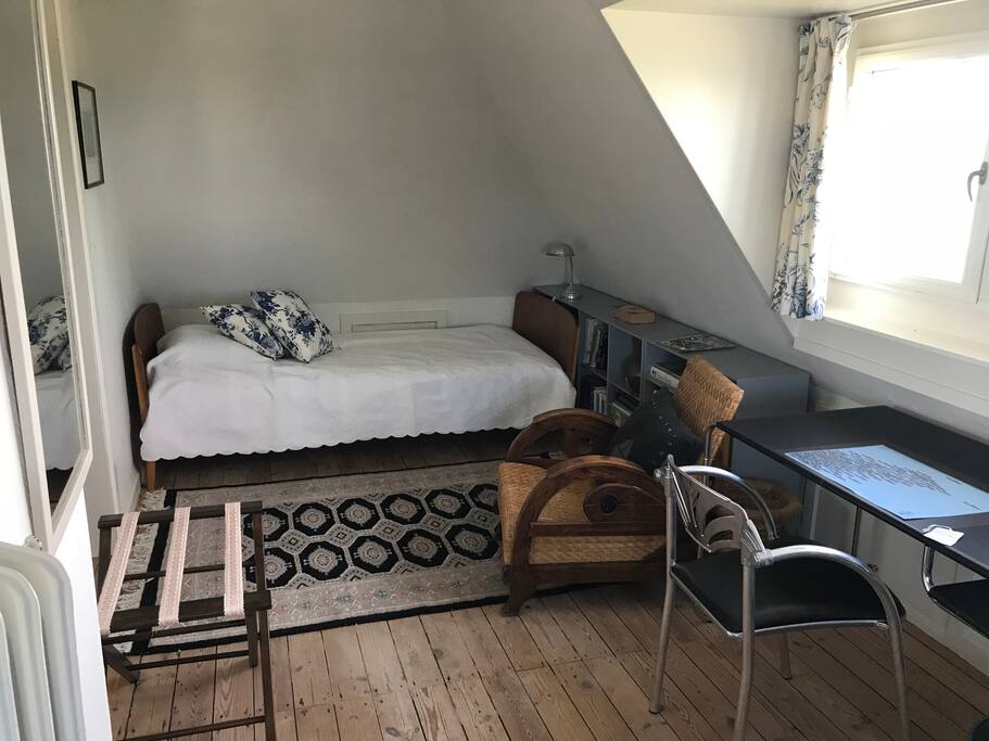 Bed room