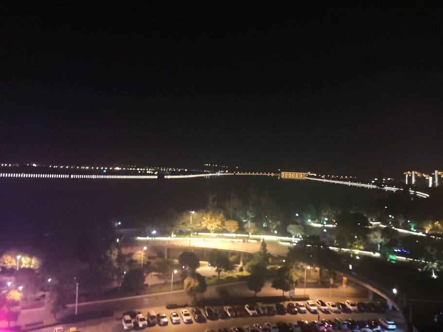 客厅里面拍的三江夜景