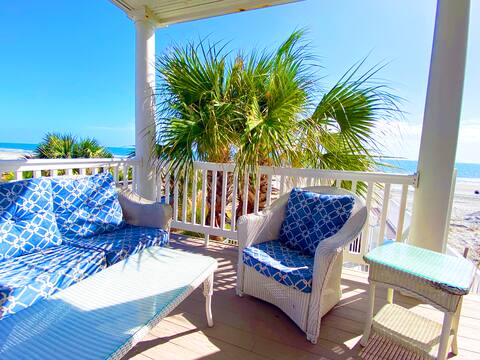 Oceanfront Oasis: Private Pool, direct beach accss