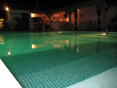 Country house with pool for 8 people