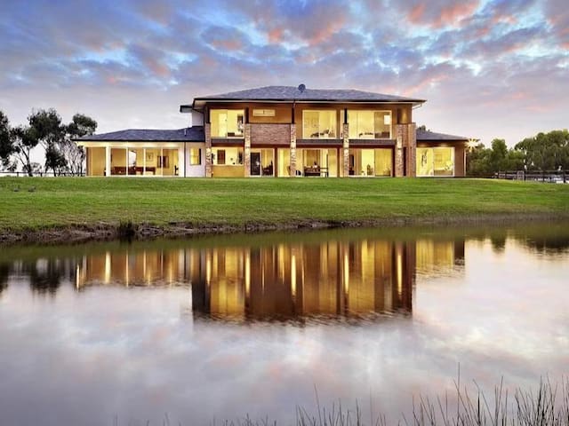 JOLONG PARK-Lakeview Private club house