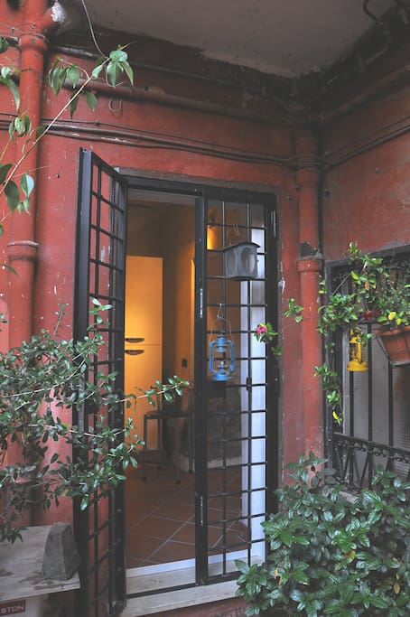 The main entrance with courtyard