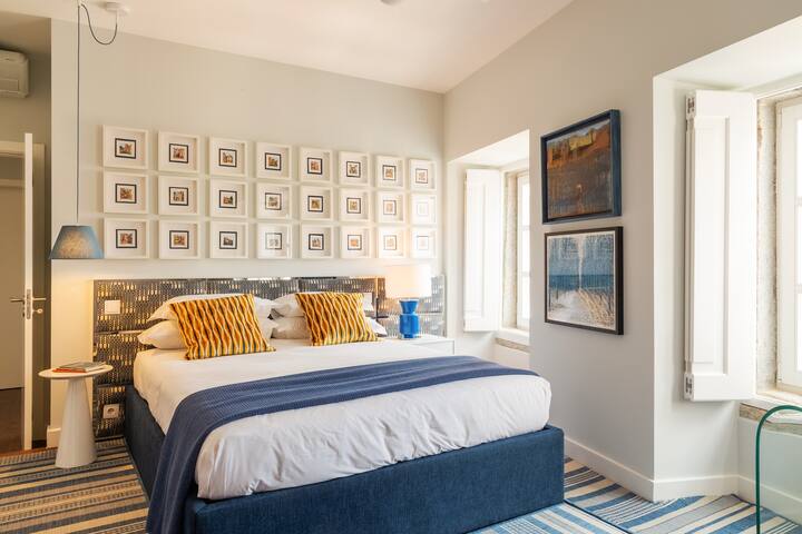 LUXURIOUS, PRIVATE GARDEN & HEATED SWIMMING POOL gallery image 3