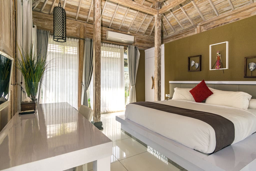 Sleek, spacious, comfy & clean modern bungalow with contemporary Javanese architecture. Well-equipped with TV, AC, free WiFi access and private bathroom with free amenities, we'd love to ensure your comfort during your stay.