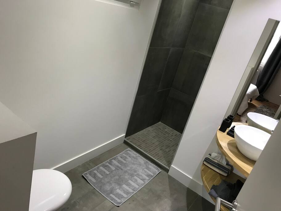 Salle de bain privée + WC