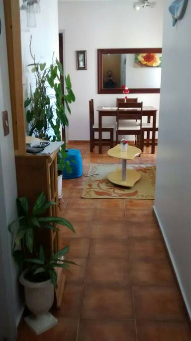 Corredor que liga cozinha e sala