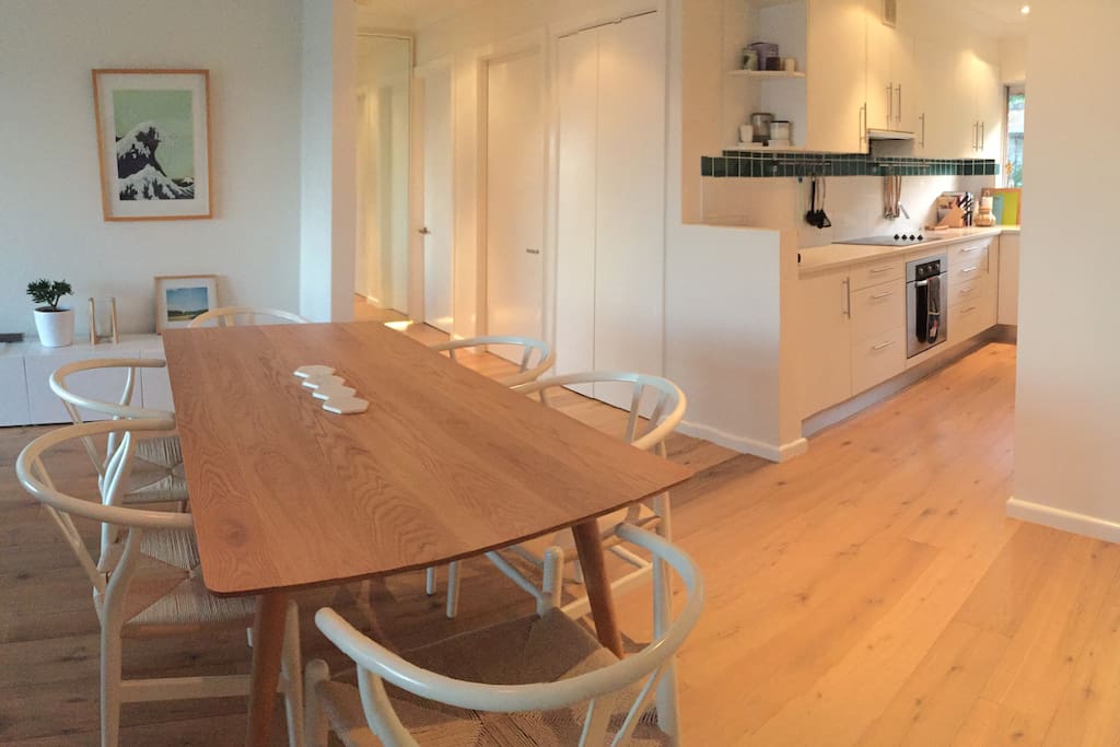 Spacious dining area with 6 seater dining table