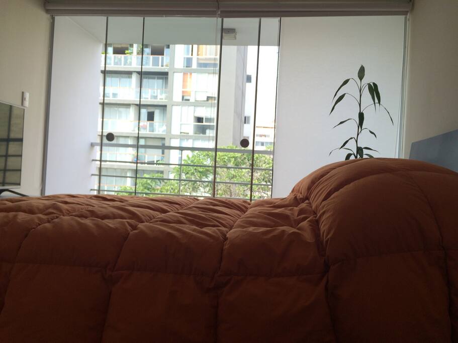 Balcon y primera habitación , menaje nuevo y baño privado