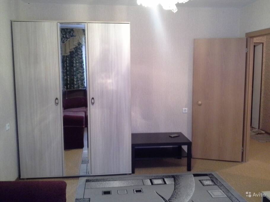 Зал, вид на шкаф