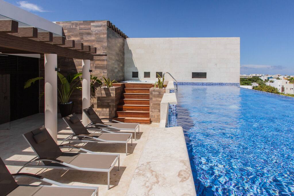 Rooftop Infinity Pool