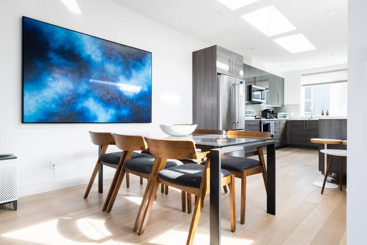 Spacious Seattle 3BR Loft w/ Space Needle Views gallery image 3