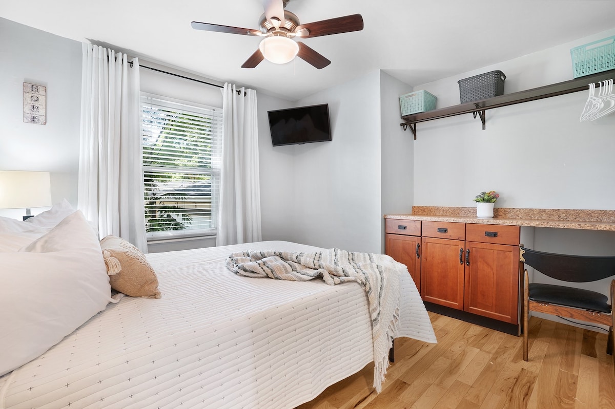 חדר שינה מס '3
◇ 32inTV◇ FullLengthMirror WorkSpace◇ HickoryFloors◇ NOcarpet