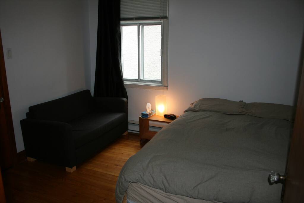 Chambre avec lit queen