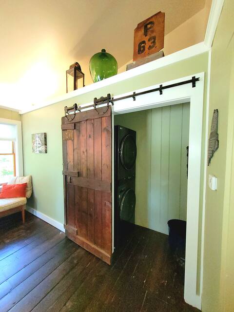 Comfortable Winter Getaway, Walk downtown