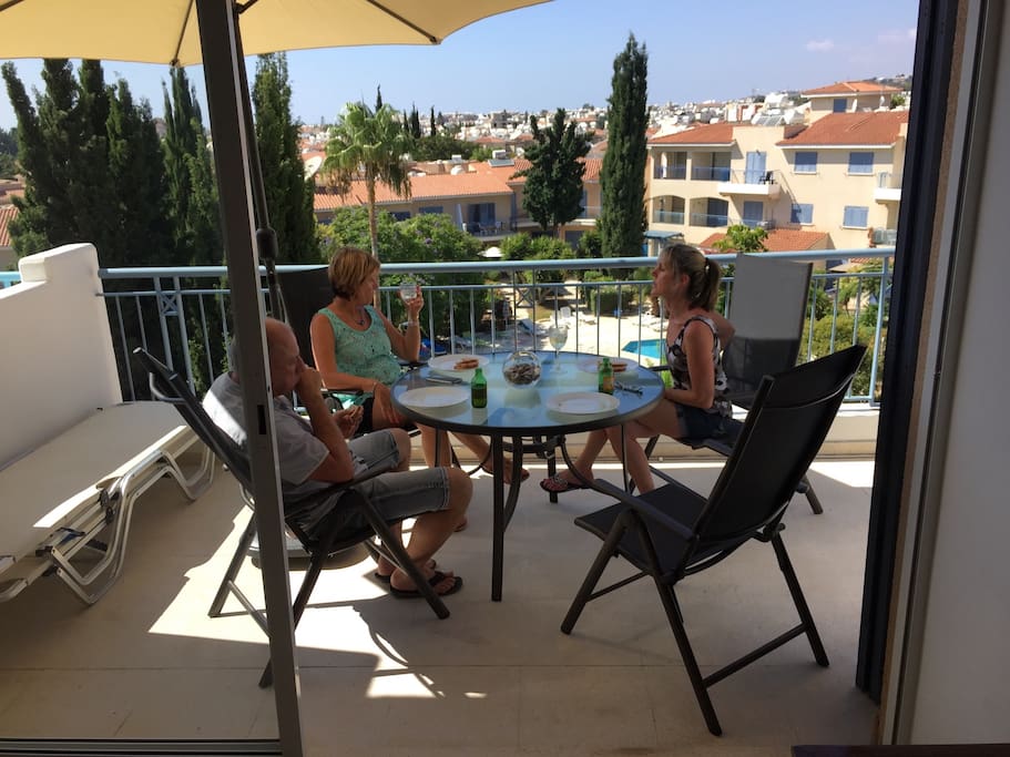 Sundowners and alfresco dining on the lovely balcony