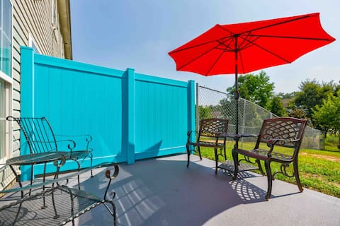 2 Master Suites/ Outdoor smoking area