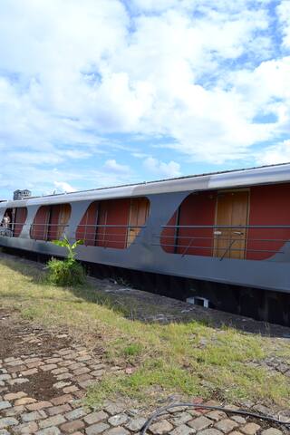 Confortable Péniche de 200 M² parking gratuit gallery image 2