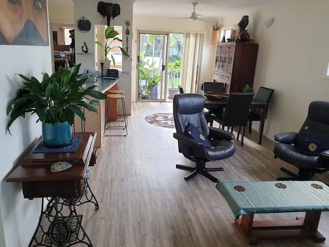 Successful Airbnb property: Tropical Breeze at Trinity Beach - Great Location! in Trinity Beach