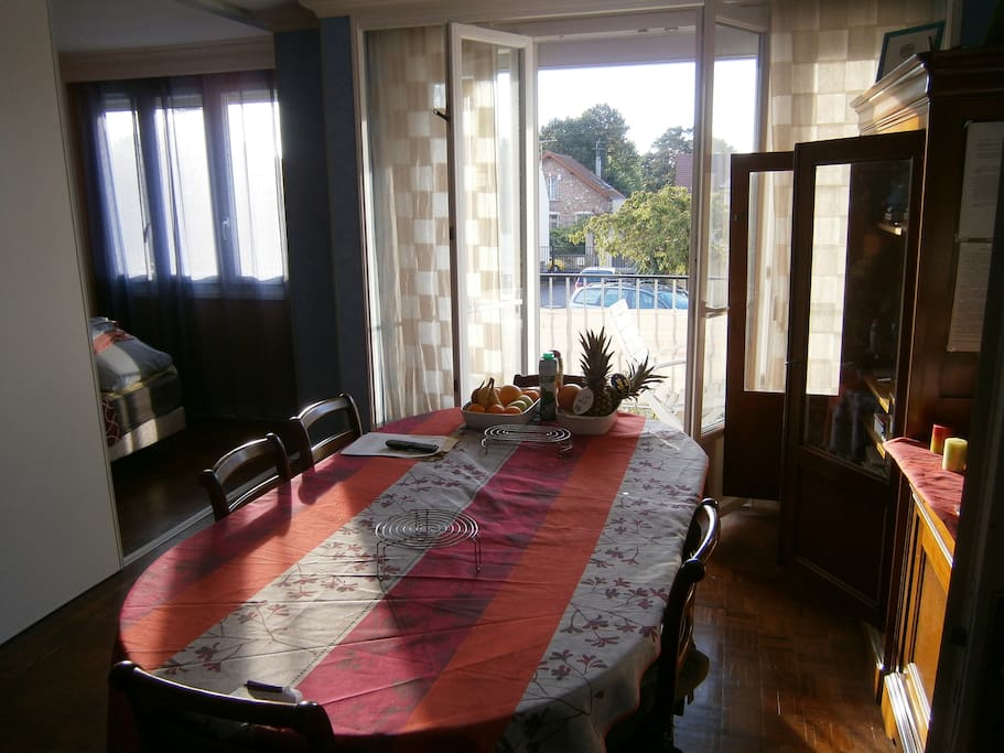 Salon avec balcon 9 M²