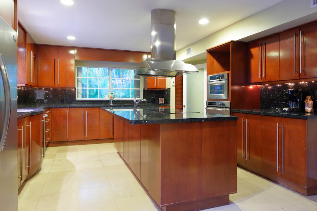 Spacious kitchen, with a lot of cabinets to store your food. Granite countertops for preparing meals.