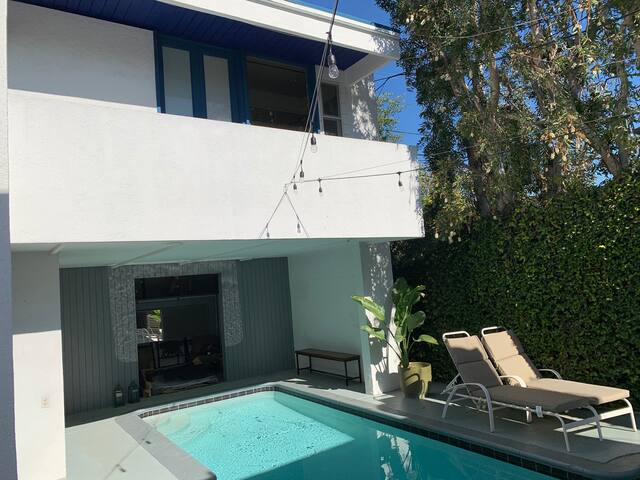 Modern House with Pool (steps to Beverly Hills) gallery image 3