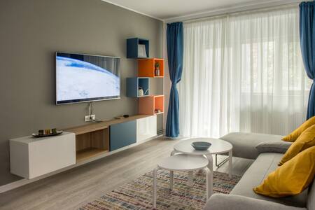 Spacious & Quiet City Center Apartment