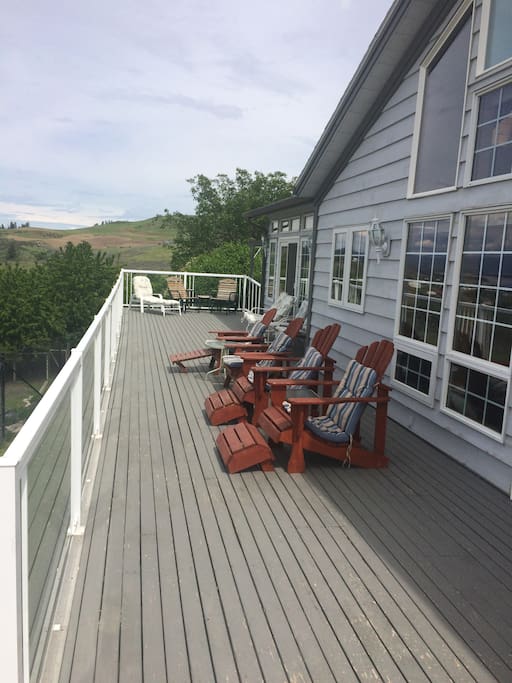 Upper deck available for use by guests