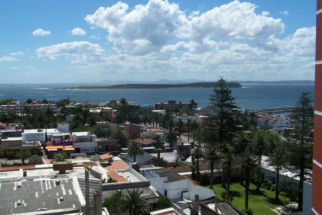 Vista a la Isla Gorriti desde el balcón del departamento. Lindísimos atardeceres!