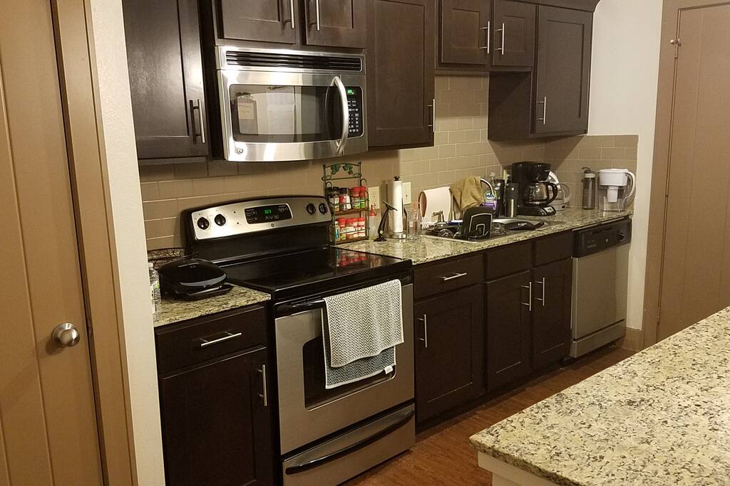 Equipped kitchen includes Breakfast Cereal/Oatmeal, Coffee and Tea