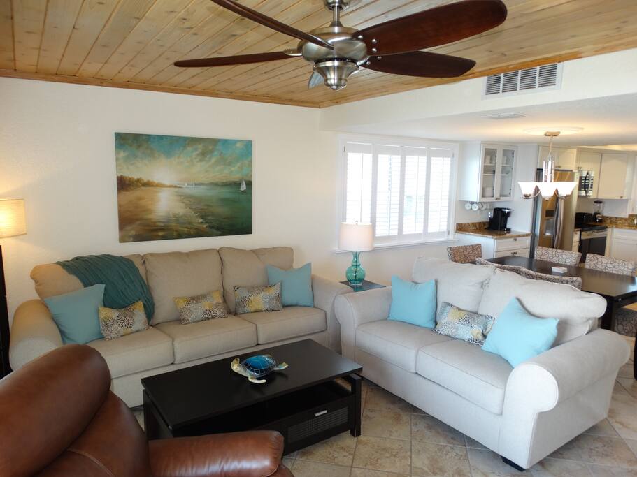 Total QUALITY in this 2 BR 2 1/2 Bath!
