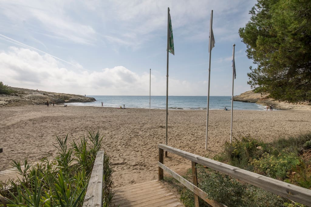 acceso directo a la playa desde el complejo.