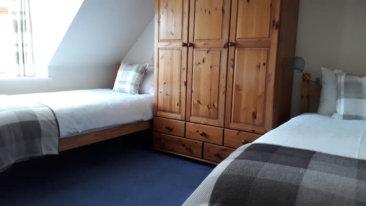 Twin bedroom