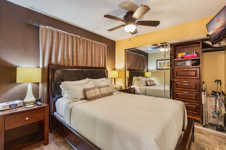 Master Bedroom
New Queen Size Mattress 2019