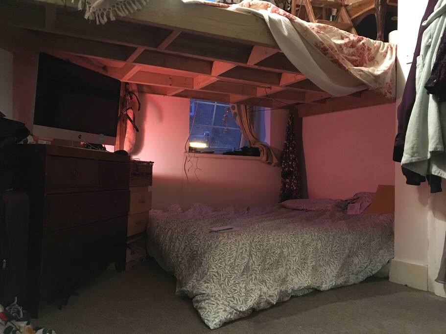 Bed room (mezzanine above is work space)