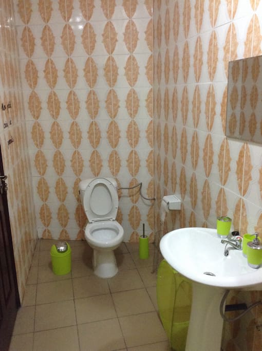 Intérieur des toilettes 1