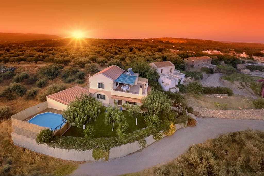 TRADITIONAL IOANNIS COTTAGE