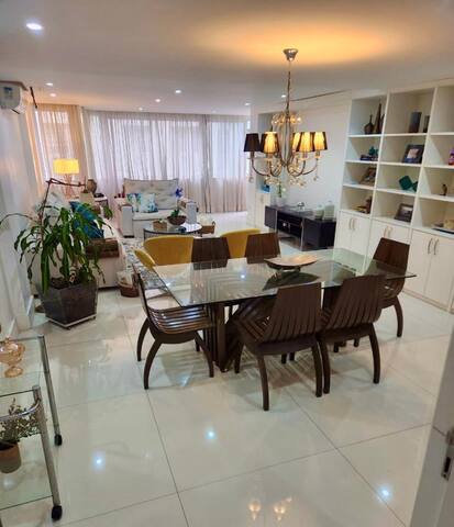 Luxuoso Apartamento Praia de Copacabana Área Nobre gallery image 2