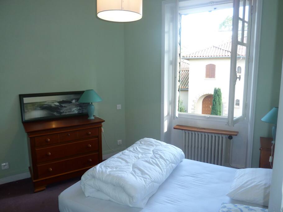 Chambre 1er étage (sol parquet)